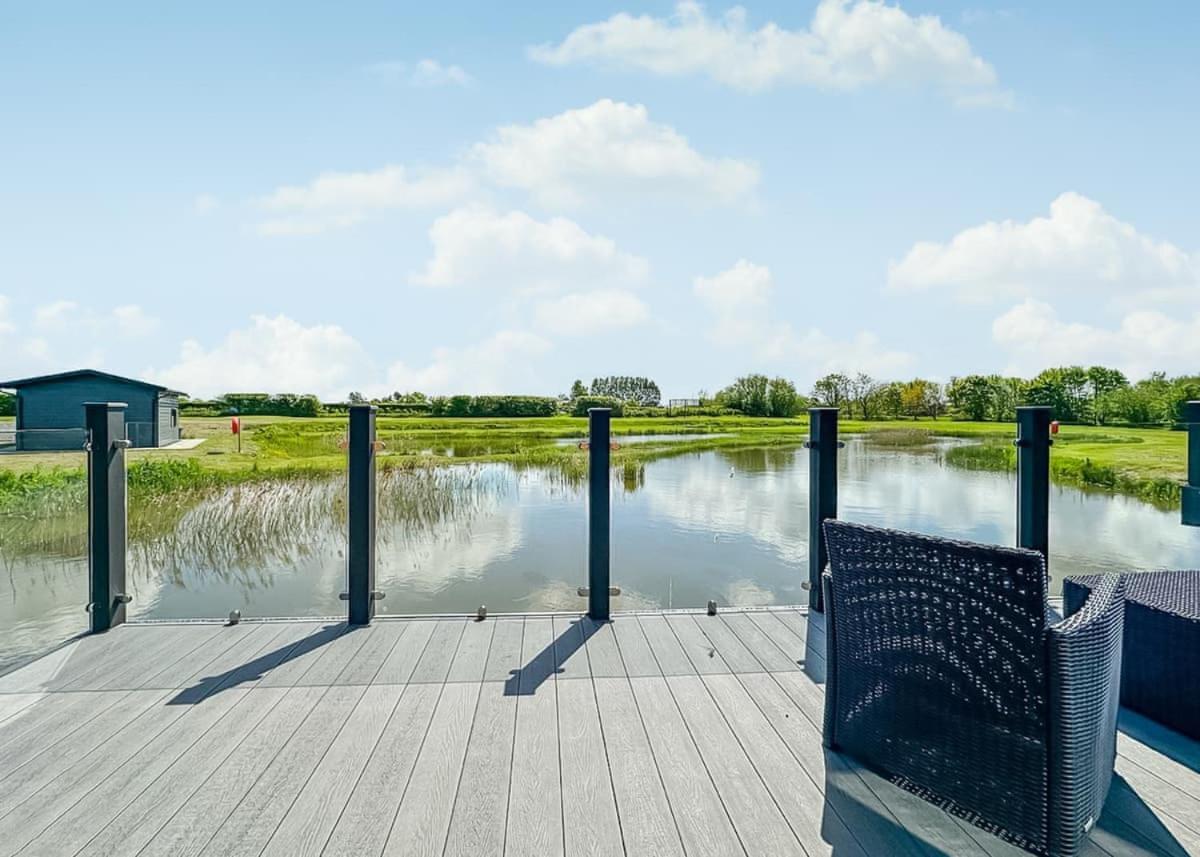 Waterside Hambleton Lakeside Lodges Poulton-le-Fylde Exterior foto